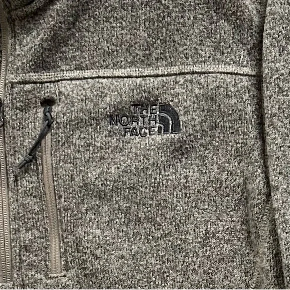 The North Face  1/4 Zip Sweater - Picture 3 of 6